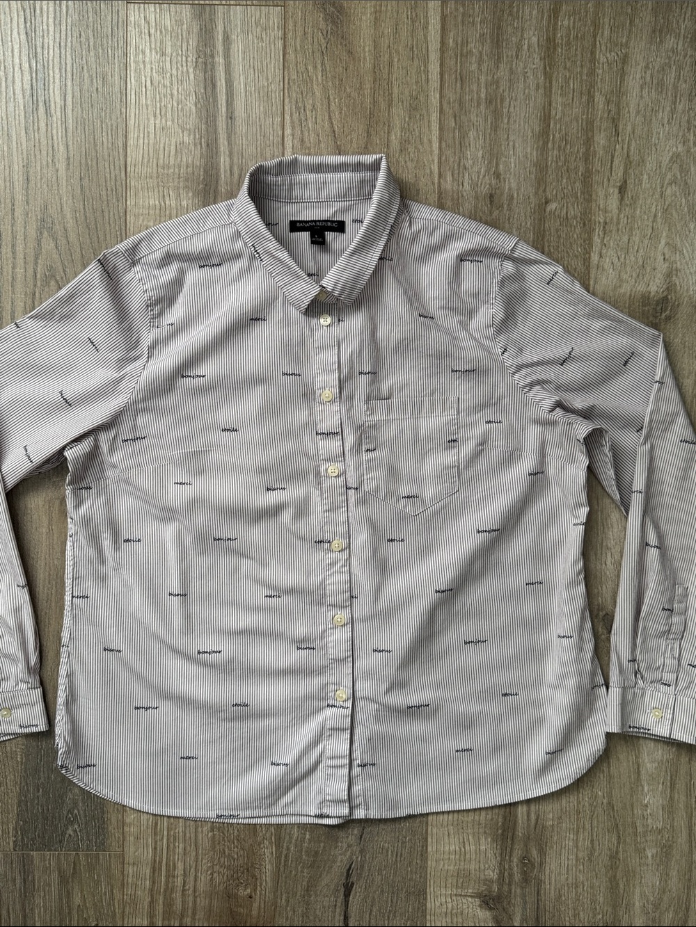 Banana Republic Factory Women’s Button Down Shirt French Script Words Size L